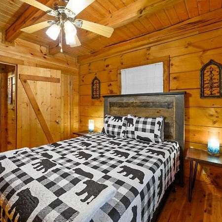 Gypsy Road - Privacy! Log Cabin With Hot Tub, Wifi, Directv And Arcade Sevierville Buitenkant foto