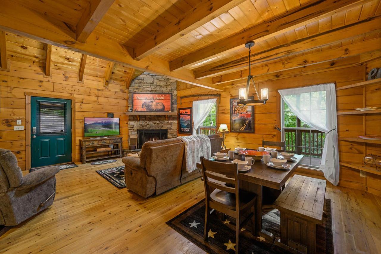 Gypsy Road - Privacy! Log Cabin With Hot Tub, Wifi, Directv And Arcade Sevierville Buitenkant foto