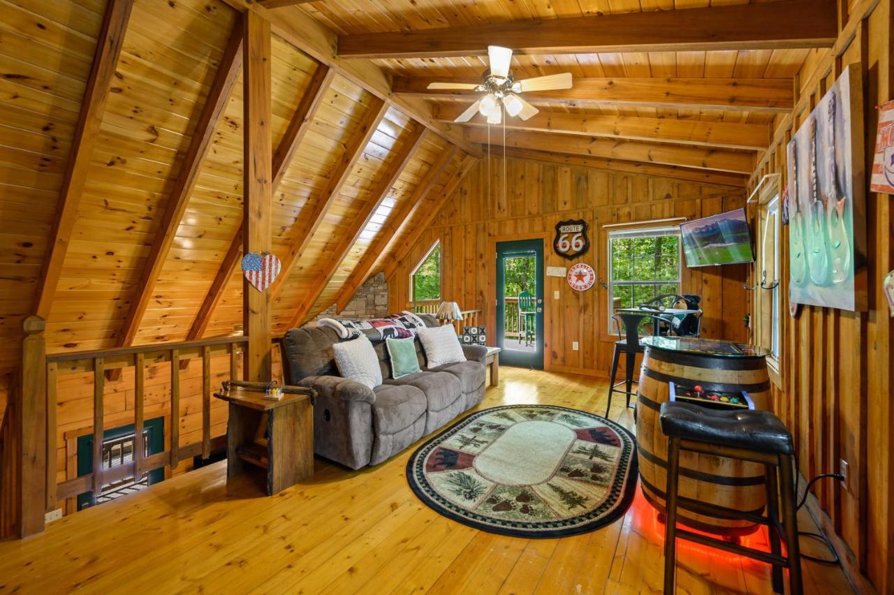 Gypsy Road - Privacy! Log Cabin With Hot Tub, Wifi, Directv And Arcade Sevierville Buitenkant foto