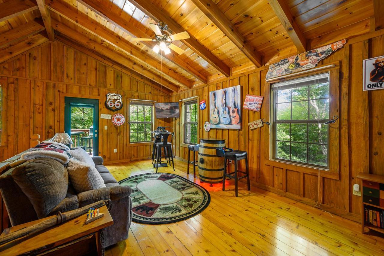 Gypsy Road - Privacy! Log Cabin With Hot Tub, Wifi, Directv And Arcade Sevierville Buitenkant foto