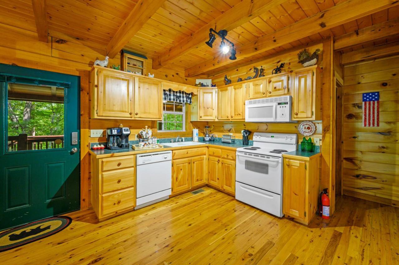 Gypsy Road - Privacy! Log Cabin With Hot Tub, Wifi, Directv And Arcade Sevierville Buitenkant foto